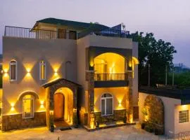 Vaikunth Villa 3-BHK Getaway with Rooftop Pool, Sit-out Area, Jacuzzi, Scenic Lake & Hill Views