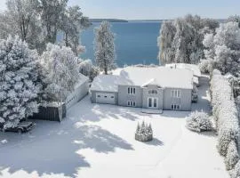 Heated Indoor Pool - Maison au Bord du Lac