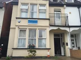Southend Inn Hotel - Close to Beach, Train Station & Southend Airport
