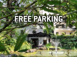 Le Grand Hôtel - Domaine De Divonne, hotel in Divonne-les-Bains