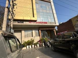 Hotel Moon Stone, hotel in Zirakpur