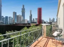 Private Room In Bright Southbank Apartment