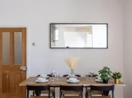 5 Bed Seaside Property with Garden , Parking and Games Room