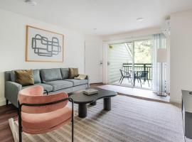 Blueground Winchester pool nr Central Park SFO-2104, hotel in Meridian