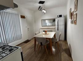 Apartamento Céntrico, Moderno y Tranquilo, hotel in Caleta Olivia