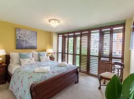 Luxury at The Brunswick - Free Parking-4 bedrooms