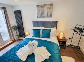 Luxury pad centrally located near Brighton station