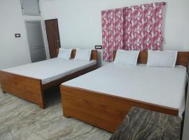 south indian food & lodge، فندق في Murshidābād