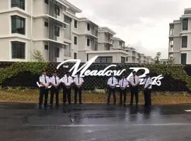 A well-kept unit with four bedrooms and ensuite bathrooms