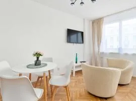 Bright Apartment for 5 in Gdynia Center by Noclegi Renters