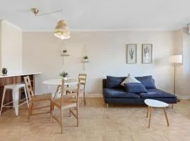 Luxury Downtown 1BR Residence - Urban Comfort