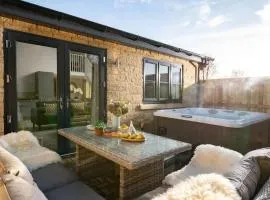 New Market - Modern Stay in Cotswolds with Hot Tub