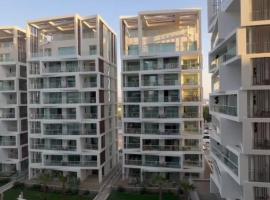 42 סוויטת גן 2 חדרים עם ג'קוזי מפנק במרפסת, hotel med boblebade i Eilat