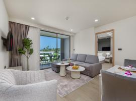 Ozone Сondo Apart Hotel by TropicLook, hotel di Laguna Phuket