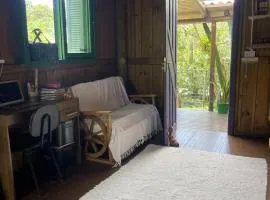 CASINHA de MADEIRA ACONCHEGANTE