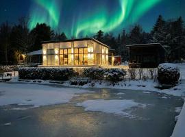 Spa & Comfort - Chalet KG Petit lac Lambton, hotel em Lambton