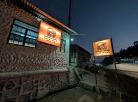 Highway Dorm Mylliem، فندق في Mylliem