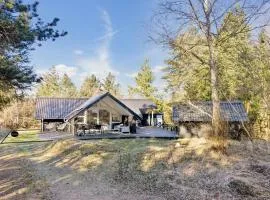 Family Retreat By Coast And Dunes