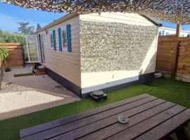 Bungalow entre oliviers et pins, -10mn de la plage