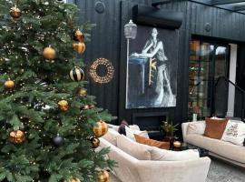 WILLA MAGNOLIA - Apartamenty i Pokoje SPRZĘT DO POŁAWIANIA BURSZTYNU -wodery, podbieraki, latarki UV - POKÓJ ZABAW- ROWERY - KAWA Z EKSPRESU, hotel i Jantar