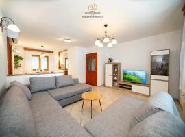 Spacious Apartment Senozece - with terrace & grill, &kappa;&alpha;&tau;ά&lambda;&upsilon;&mu;&alpha; &mu;&epsilon; &kappa;&omicron;&upsilon;&zeta;ί&nu;&alpha; &sigma;&epsilon; Senožeče