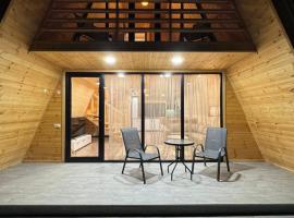 A-frame with forest view, Borjomi, Hotel in Sadgeri