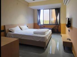 The Rudra Palace，位于Valsad的酒店