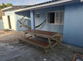 Casa no Centro de Imbé com Estacionamento e Pátio