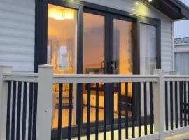 Sam's Caravan Hire Coastfield Holiday Village Ingoldmells, hotel in Ingoldmells