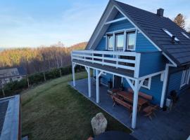 Dom w Karkonoszach, hotel in Piechowice