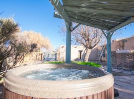 Buffalo Escape-Private Hot Tub in serene Corrales!, Hotel in Corrales