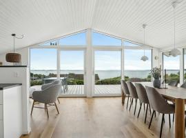 Newly Renovated Holiday Home With Aarhus Bay Views, Hotel in Rønde