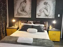 Vanilla Lee Corporate Suite