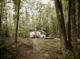 The Beatnik Nook - tiny cabin tucked in nature