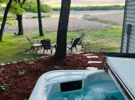 Centrally located - Perch Lake Bungalow - Hot-tub!