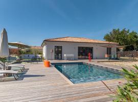 Villa contemporaine avec piscine, Hotel in Vensac