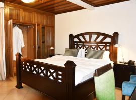 The Village Courtyard Hotel，位于库马西Kumasi - KMS附近的酒店