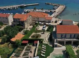 Beautiful Home In Dobropoljana