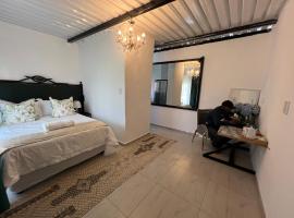 La Grande, hotel em Benoni