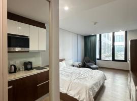 استوديو مستقل في مجمع شقق ملينيوم صلالة Independent Studio in Millennium Apartments Complex Salalah, hotel Daḩārīz városában 