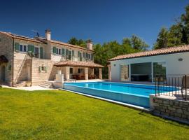 Rustic villa Kave with wellness in Groznjan, hotel v destinaci Marušići