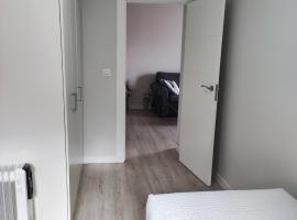 Habitaci&oacute;n acogedora ideal para descansar en tus vacaciones, glamping em Madri