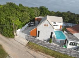 Windy Pool Villa Pattaya Private Entire house, hotel i Ban Bang Lamung