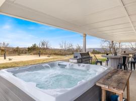 Spiker's Den-Sand Volleyball Courts-Hot Tub โรงแรมในเฟย์เอตต์วิลล์