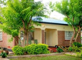 The Bay Cottage 4BR Retreat in Cape Maclear, hotel en Cape Maclear