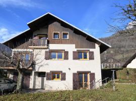 Studio indépendant chez l'habitant, Hotel in Saint-Pierre-dʼAlbigny