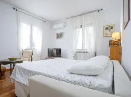 Apartment with Free Parking Easy Access to Venice