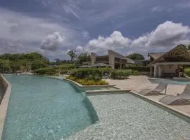 Modern apt with 2 BR BBQ and views