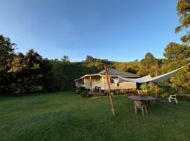 Tea-farm cottage by Aberdare forest river - 2348, hotel com estacionamento em Kiarutara