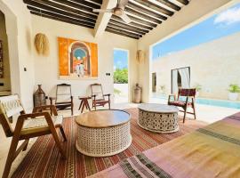 Lamu coastal villa near beach private pool - 2353，Shela的有停車位的飯店